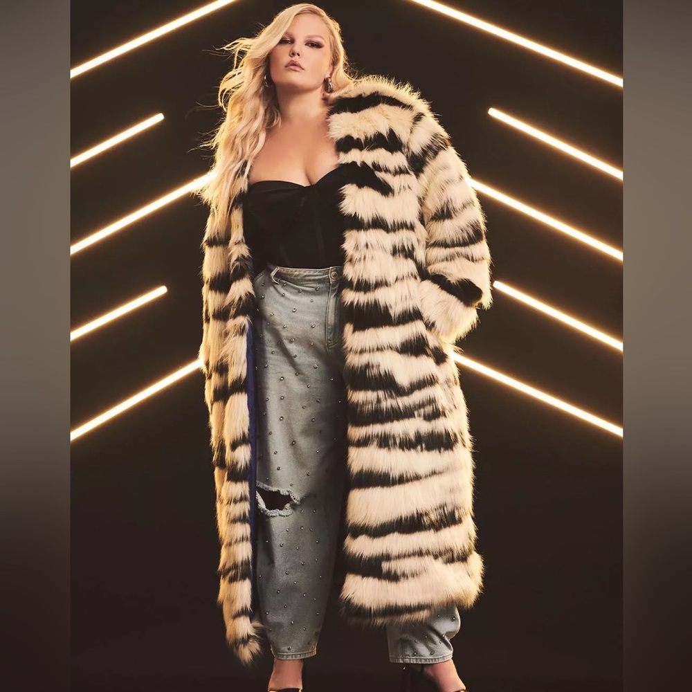 ELOQUII Black & Winter White Faux Fur Coat 26/28